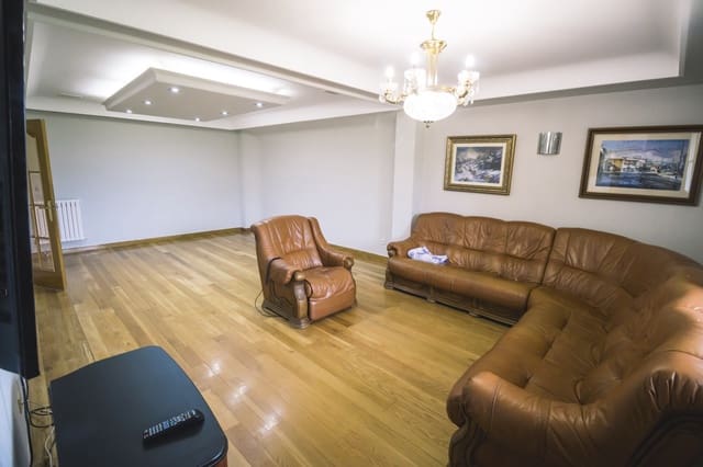 4 soveværelse Villa til salg i Aguilar de Campoo med garage - € 460.000 (Ref: 7685803)