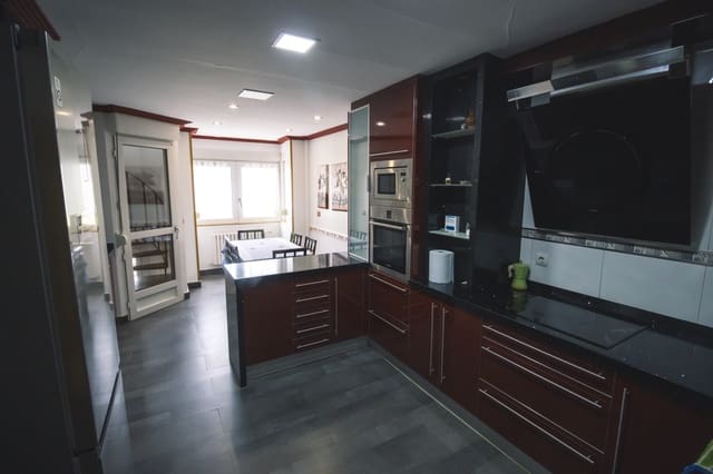 4 soveværelse Villa til salg i Aguilar de Campoo med garage - € 460.000 (Ref: 7685803)