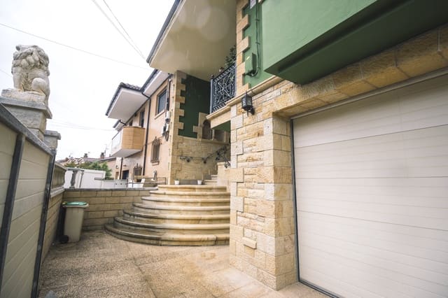 4 soveværelse Villa til salg i Aguilar de Campoo med garage - € 460.000 (Ref: 7685803)