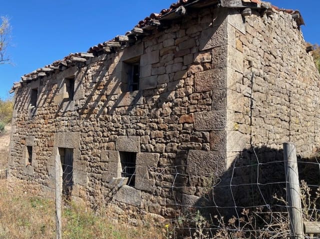 Villa til salg i Aguilar de Campoo - € 25.000 (Ref: 7856871)