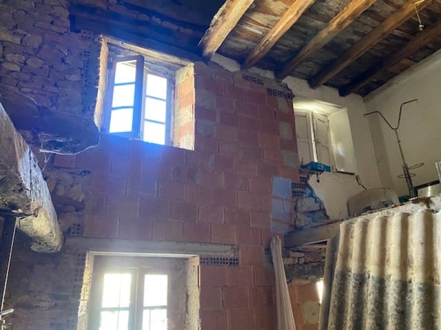 Villa for sale in Basconcillos del Tozo - € 20,000 (Ref: 8094378)