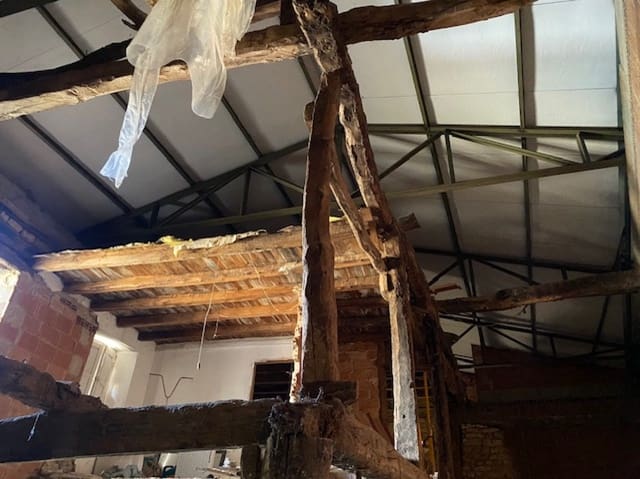 Villa for sale in Basconcillos del Tozo - € 20,000 (Ref: 8094378)