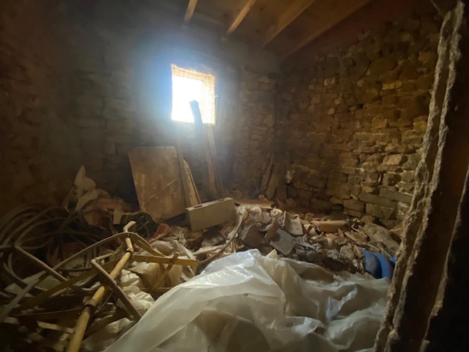 Villa til salg i Valderredible - € 45.000 (Ref: 8147204)