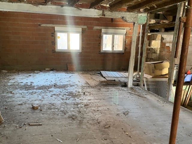 Flat for sale in Cervera de Pisuerga - € 69,000 (Ref: 8349377)