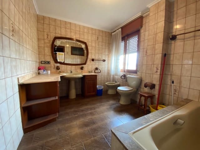 7 soveværelse Villa til salg i Aguilar de Campoo med garage - € 495.000 (Ref: 8417514)