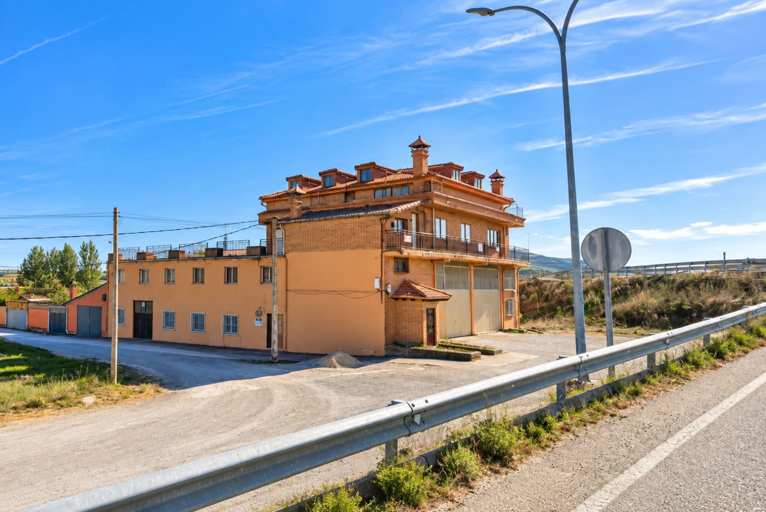 7 bedroom Villa for sale in Aguilar de Campoo with garage - € 449,000 (Ref: 8417514)