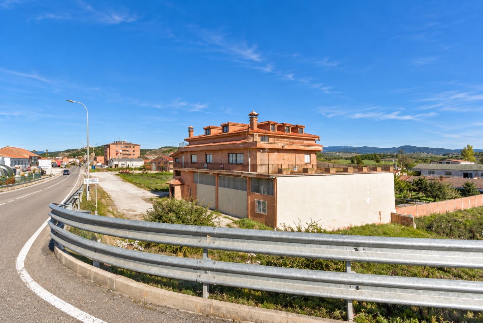 7 bedroom Villa for sale in Aguilar de Campoo with garage - € 449,000 (Ref: 8417514)