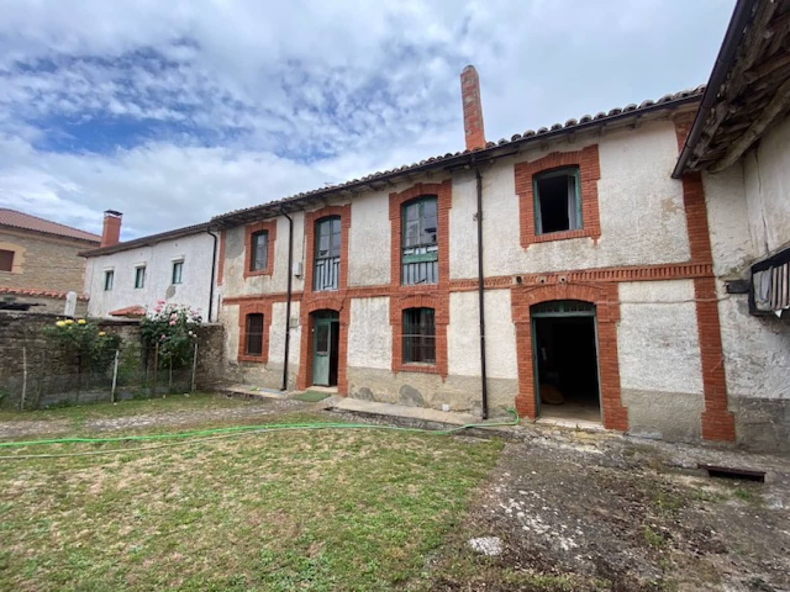 4 soveværelse Villa til salg i Pomar de Valdivia med garage - € 64.000 (Ref: 8435583)