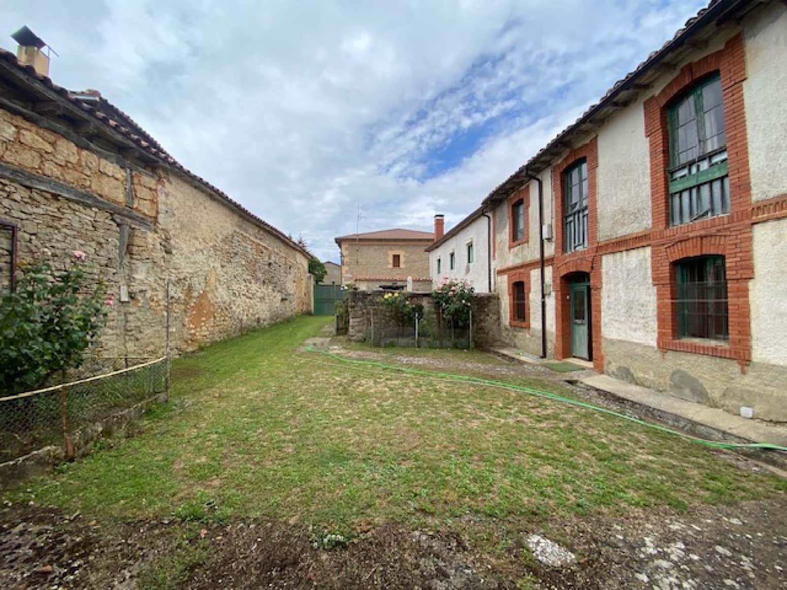 4 soveværelse Villa til salg i Pomar de Valdivia med garage - € 64.000 (Ref: 8435583)