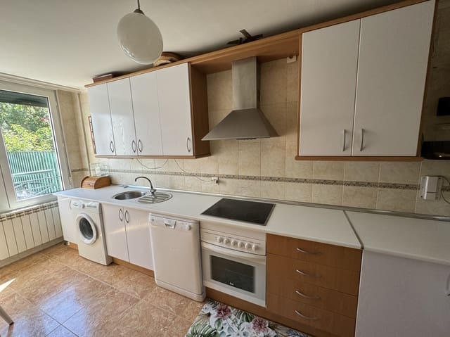 3 bedroom Villa for sale in Grijota with garage - € 255,000 (Ref: 8441616)