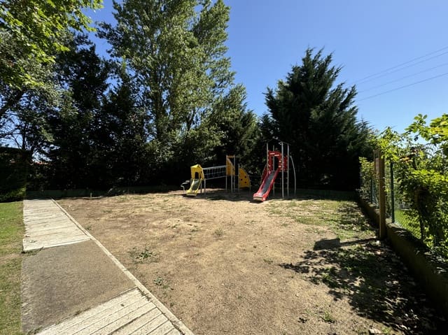 3 bedroom Villa for sale in Grijota with garage - € 255,000 (Ref: 8441616)