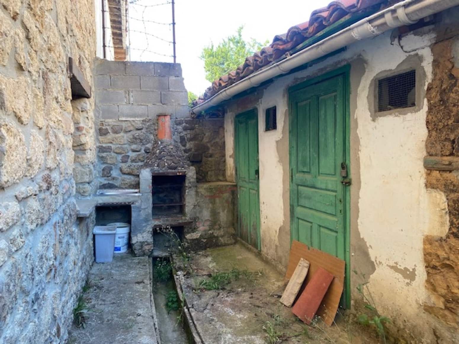 8 soveværelse Villa til salg i Barruelo de Santullan - € 125.000 (Ref: 8480680)