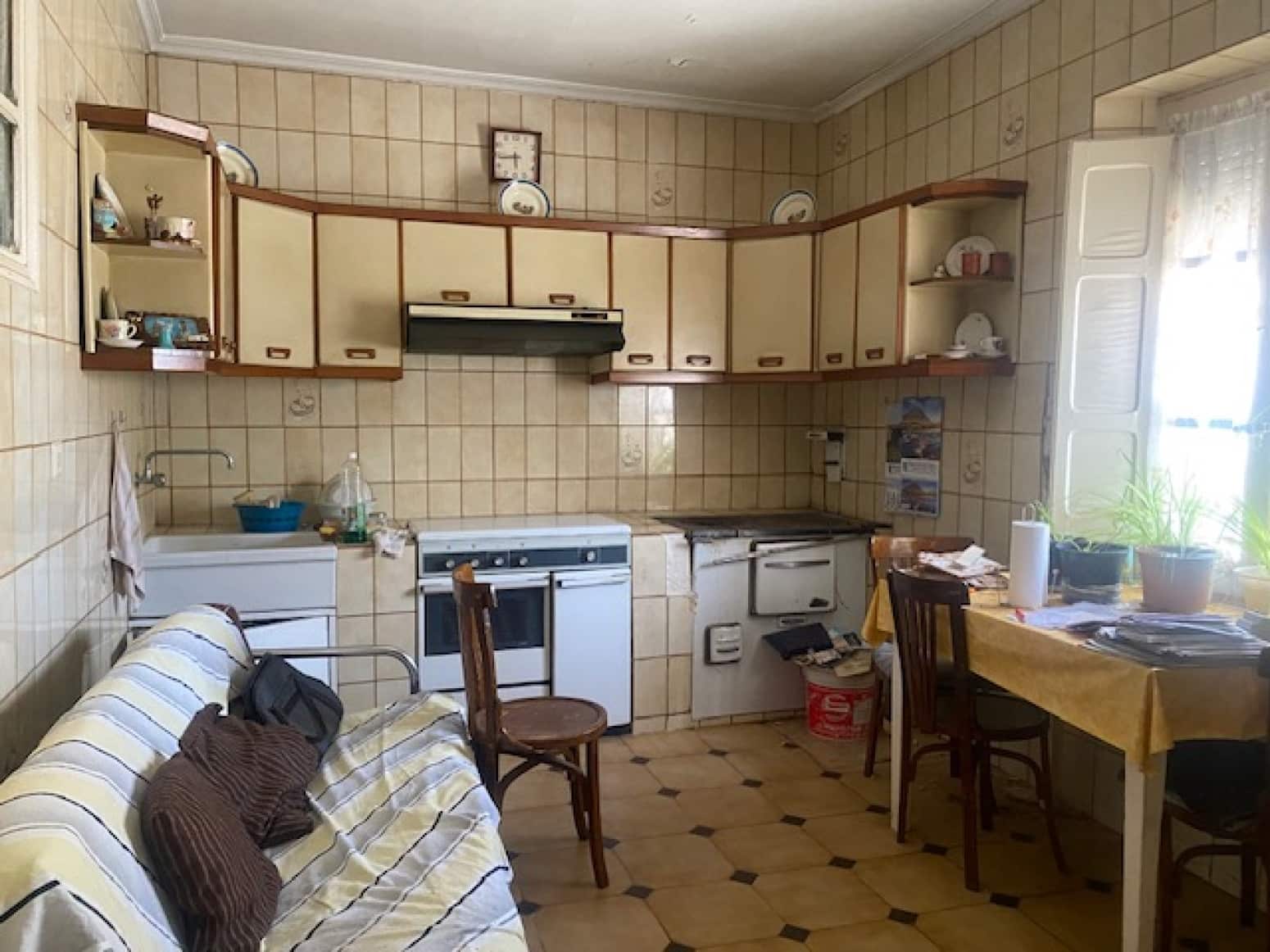 8 bedroom Villa for sale in Herrera de Pisuerga with garage - € 89,000 (Ref: 8487313)