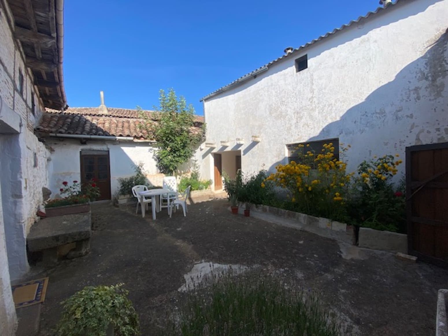 4 soveværelse Villa til salg i Pradanos de Ojeda med garage - € 85.000 (Ref: 8498646)