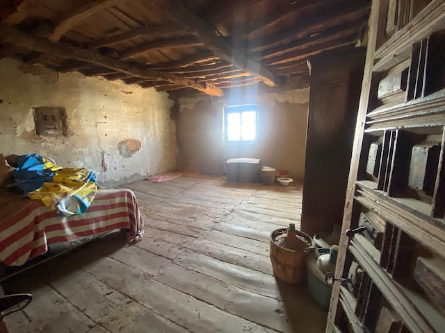 4 soveværelse Villa til salg i Pradanos de Ojeda med garage - € 85.000 (Ref: 8498646)