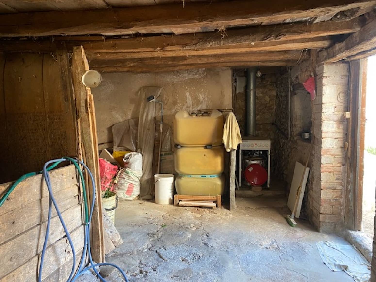 4 soveværelse Villa til salg i Pradanos de Ojeda med garage - € 85.000 (Ref: 8498646)