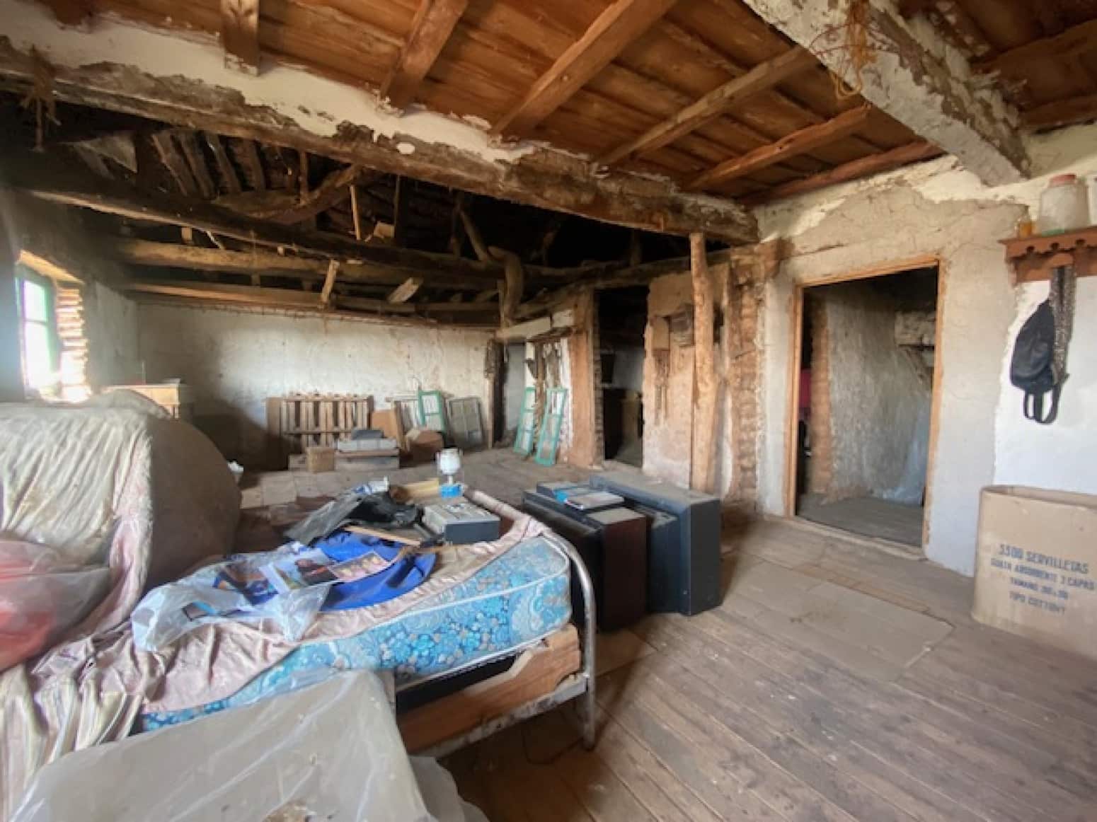 4 soveværelse Villa til salg i Pradanos de Ojeda med garage - € 85.000 (Ref: 8498646)