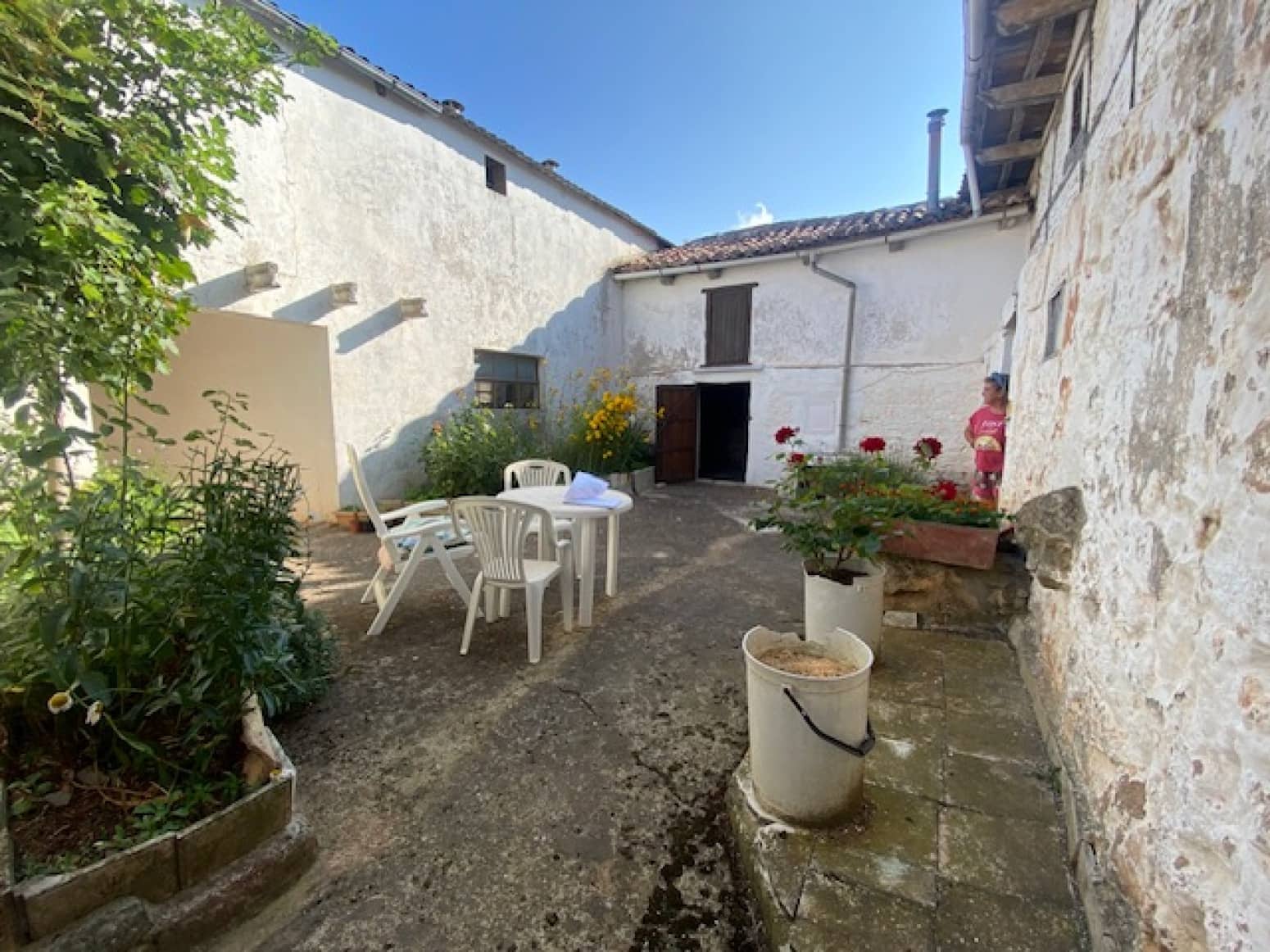 4 soveværelse Villa til salg i Pradanos de Ojeda med garage - € 85.000 (Ref: 8498646)