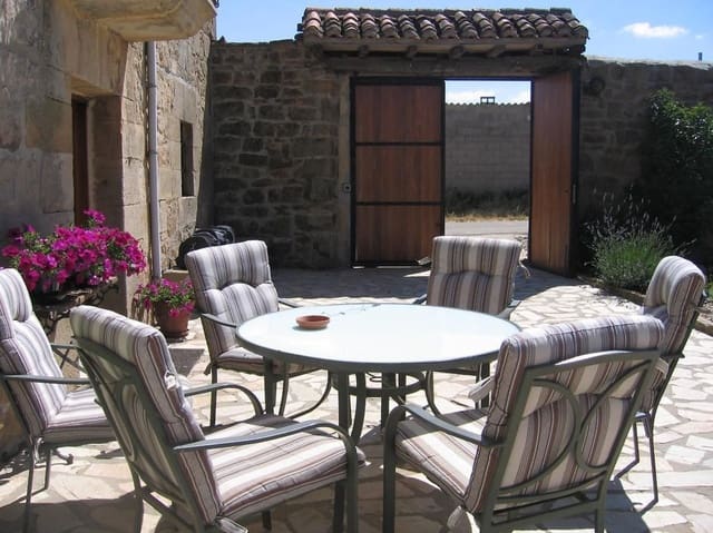 8 soveværelse Villa til salg i Aguilar de Campoo med garage - € 220.000 (Ref: 8552558)