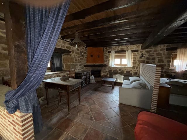 8 slaapkamer Villa te koop in Aguilar de Campoo met garage - € 220.000 (Ref: 8552558)