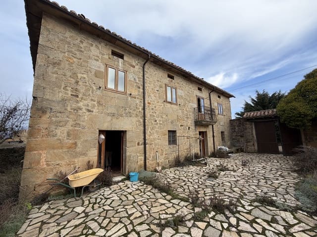 8 slaapkamer Villa te koop in Aguilar de Campoo met garage - € 220.000 (Ref: 8552558)