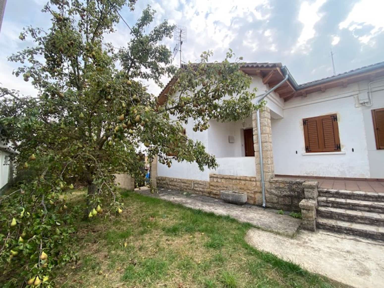 2 bedroom Villa for sale in Herrera de Pisuerga with garage - € 99,000 (Ref: 8573912)