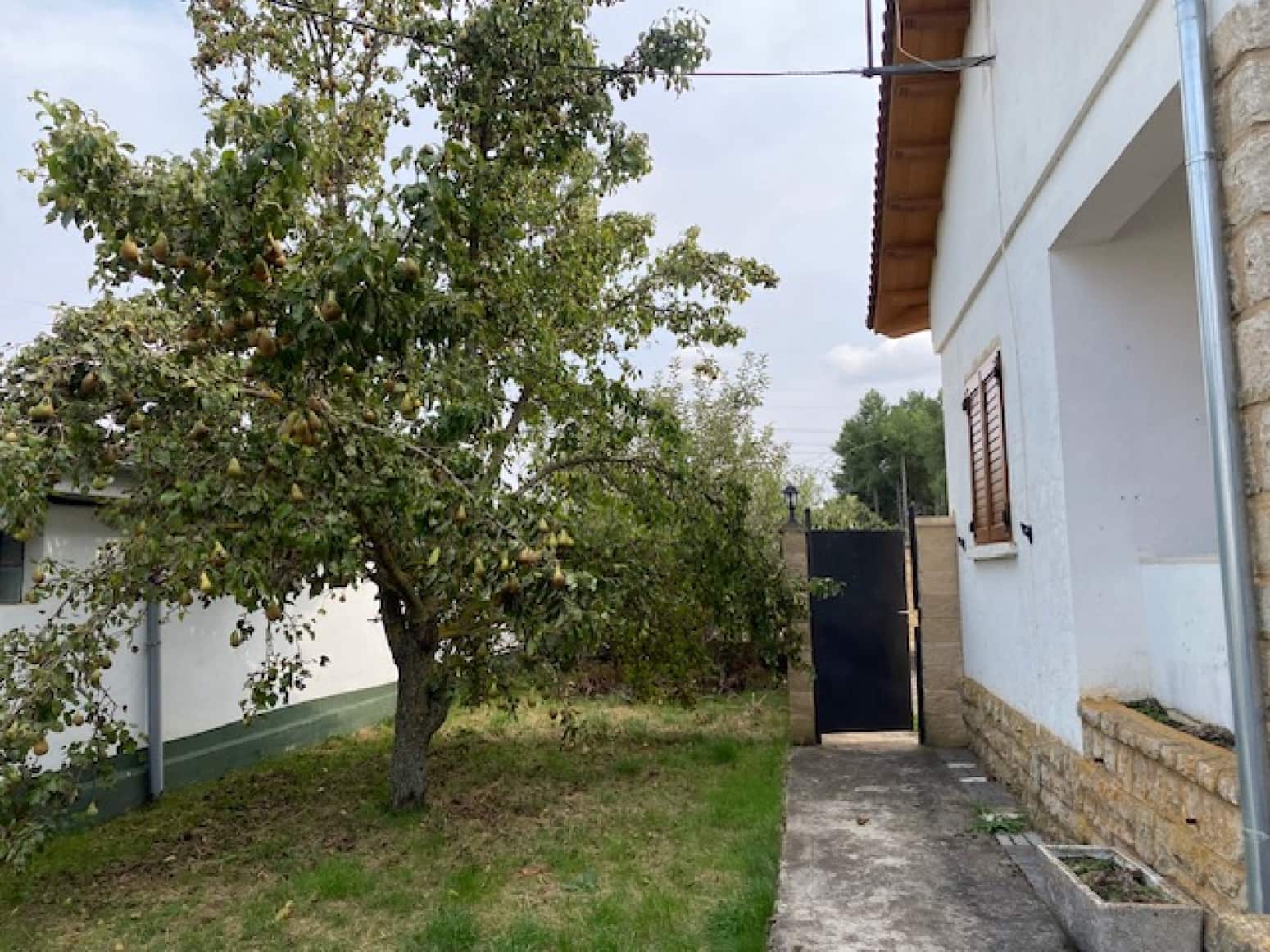 2 bedroom Villa for sale in Herrera de Pisuerga with garage - € 99,000 (Ref: 8573912)