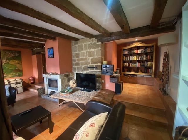 5 soveværelse Villa til salg i Aguilar de Campoo - € 340.000 (Ref: 8696453)