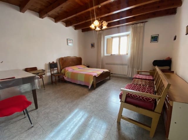 6 bedroom Villa for sale in Castrillo de Riopisuerga - € 60,000 (Ref: 8702722)