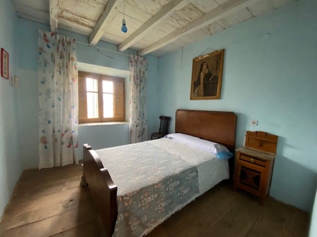 6 bedroom Villa for sale in Castrillo de Riopisuerga - € 60,000 (Ref: 8702722)