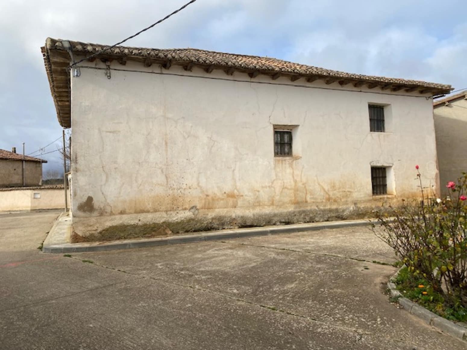 6 soveværelse Villa til salg i Castrillo de Riopisuerga - € 60.000 (Ref: 8702722)