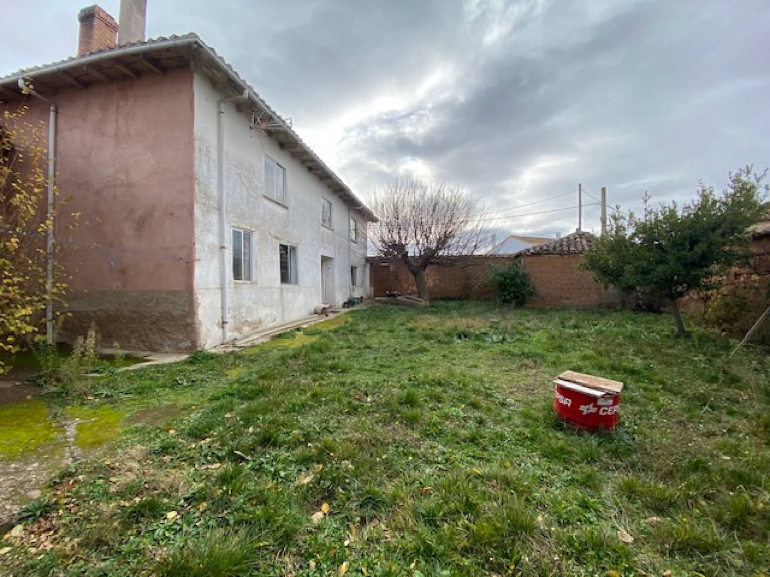 6 soveværelse Villa til salg i Castrillo de Riopisuerga - € 60.000 (Ref: 8702722)