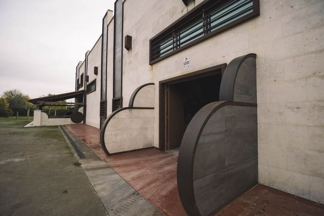 Yritys myytävänä paikassa Venta de Baños - 2 600 000 € (Ref: 8703663)