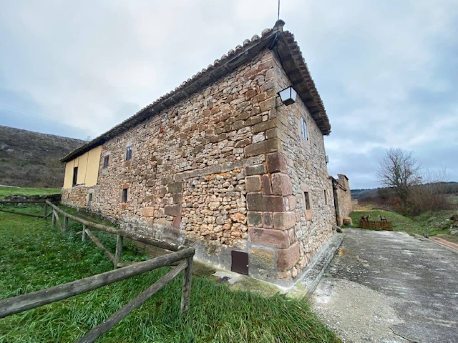 3 soveværelse Villa til salg i Aguilar de Campoo - € 90.000 (Ref: 8773262)