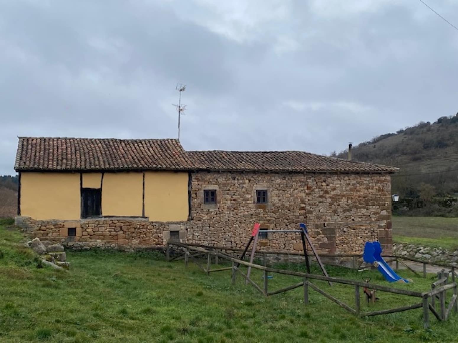 3 soveværelse Villa til salg i Aguilar de Campoo - € 90.000 (Ref: 8773262)