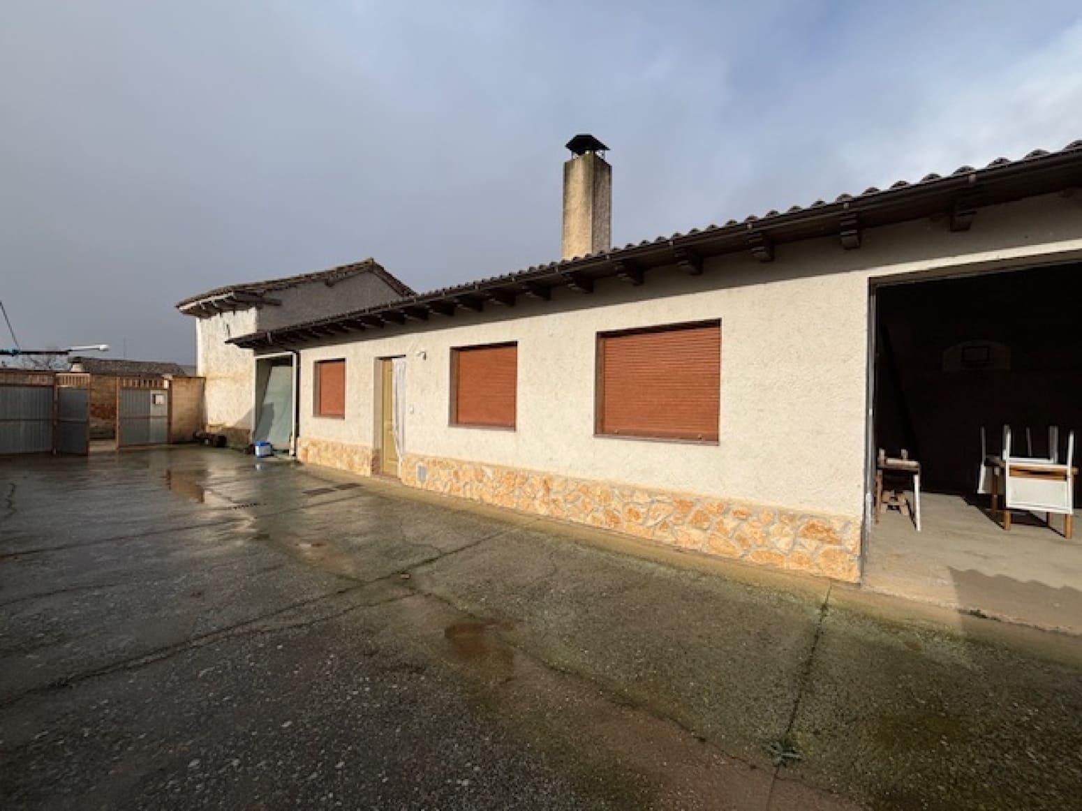 4 soveværelse Villa til salg i Calahorra de Boedo med garage - € 96.000 (Ref: 8877543)