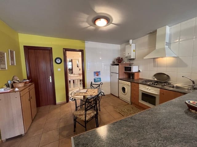 4 soveværelse Villa til salg i Calahorra de Boedo med garage - € 96.000 (Ref: 8877543)