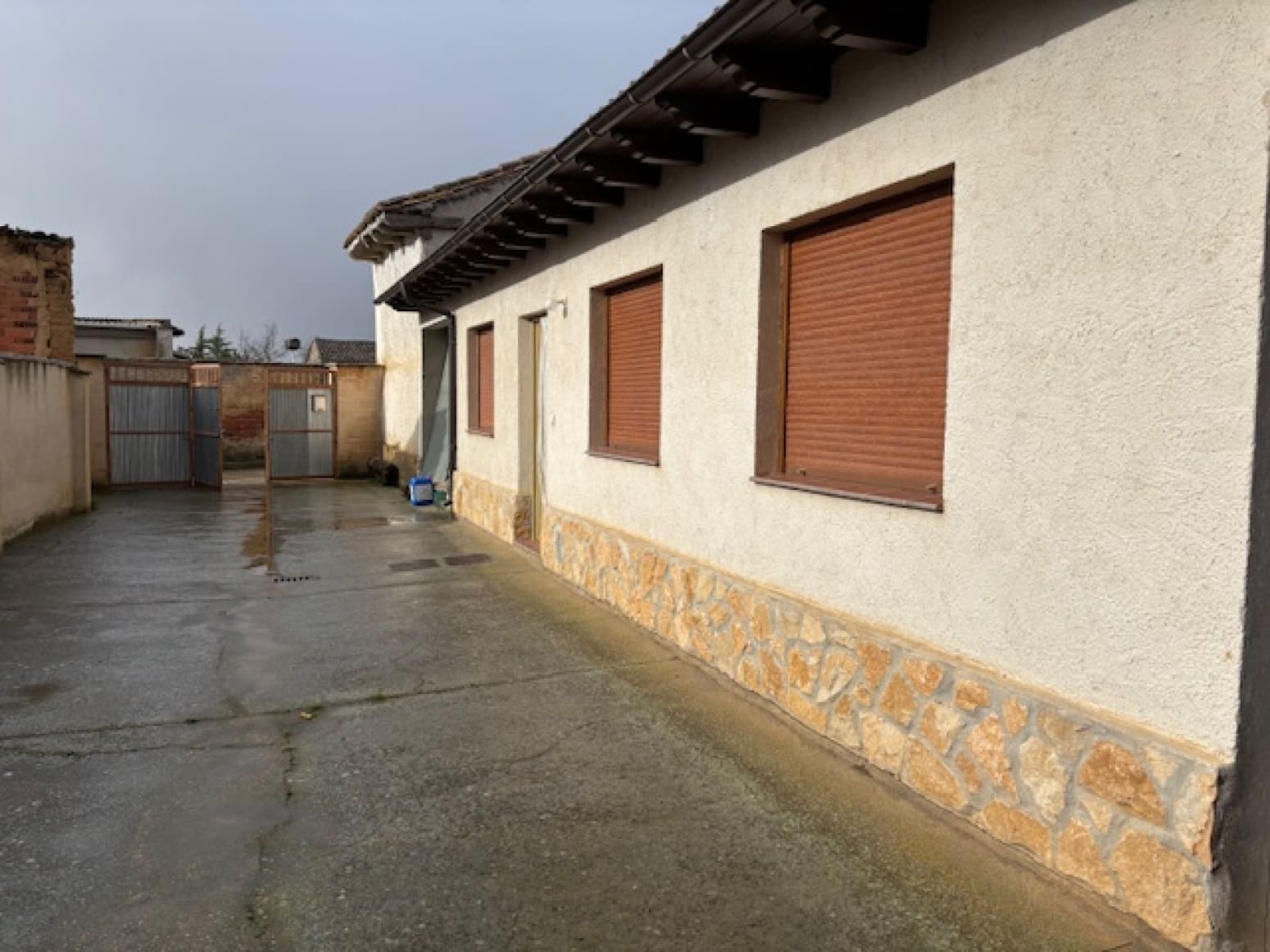 4 soveværelse Villa til salg i Calahorra de Boedo med garage - € 96.000 (Ref: 8877543)
