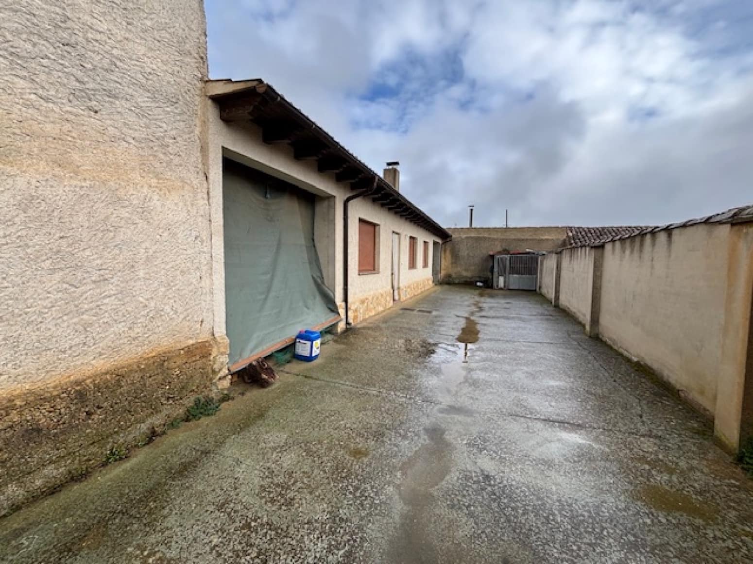 4 soveværelse Villa til salg i Calahorra de Boedo med garage - € 96.000 (Ref: 8877543)