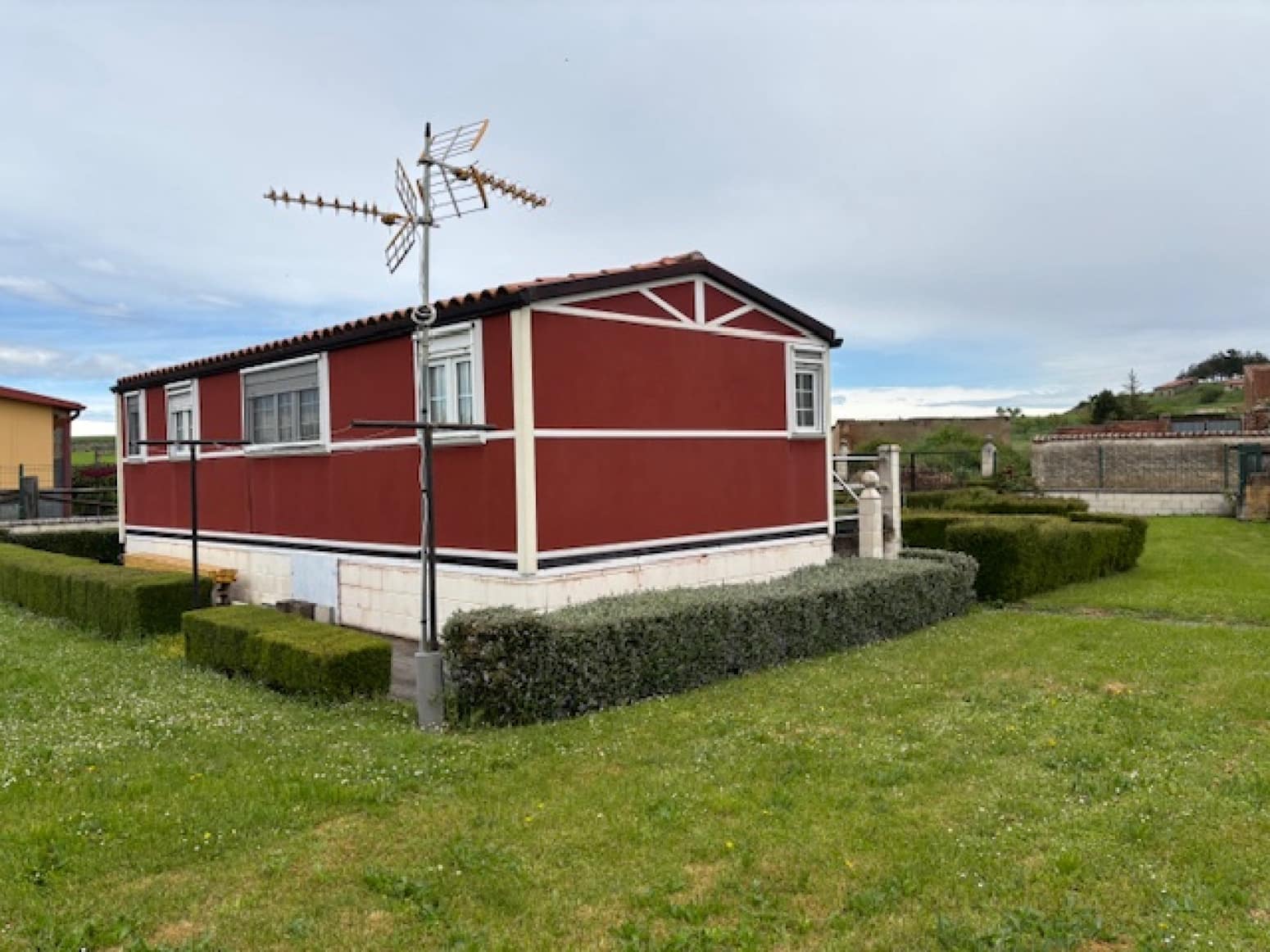 2 soveværelse Villa til salg i Zarzosa de Rio Pisuerga med garage - € 74.000 (Ref: 9001034)