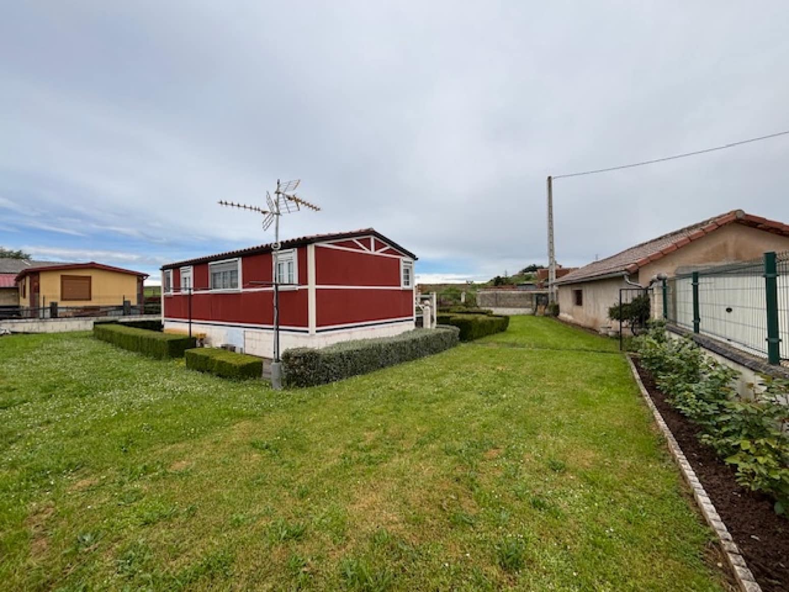 2 soveværelse Villa til salg i Zarzosa de Rio Pisuerga med garage - € 74.000 (Ref: 9001034)