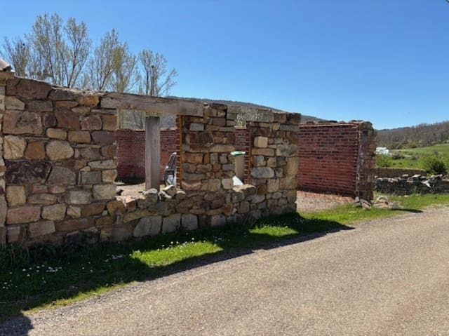 Building Plot for sale in Cervera de Pisuerga - € 28,000 (Ref: 9007691)