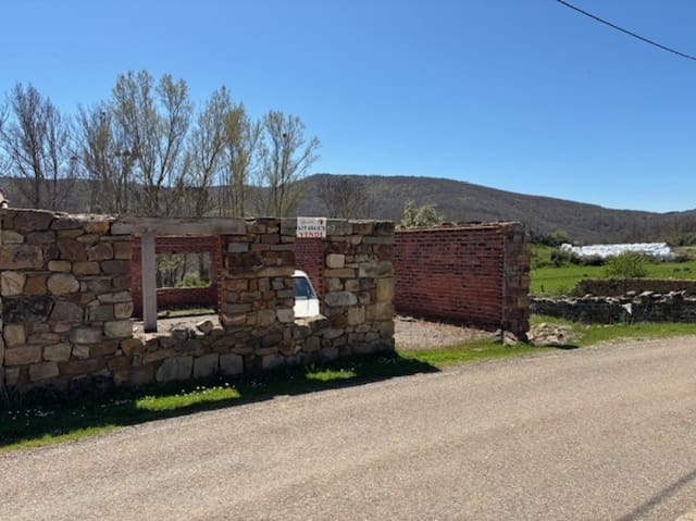 Building Plot for sale in Cervera de Pisuerga - € 28,000 (Ref: 9007691)