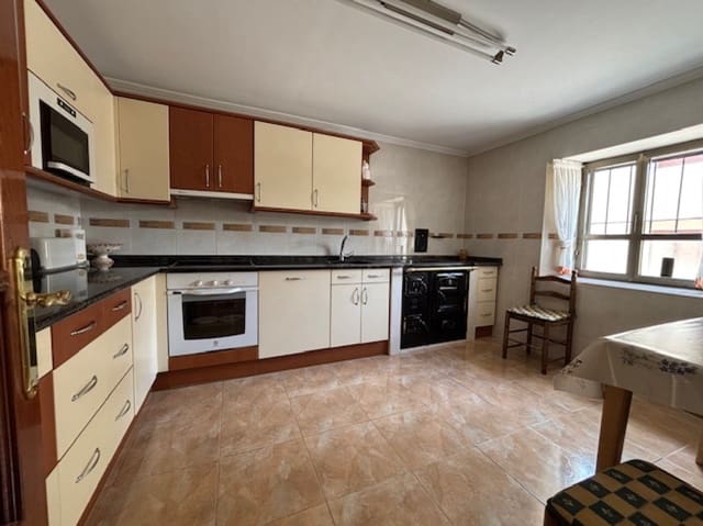 4 bedroom Villa for sale in Humada - € 130,000 (Ref: 9077817)