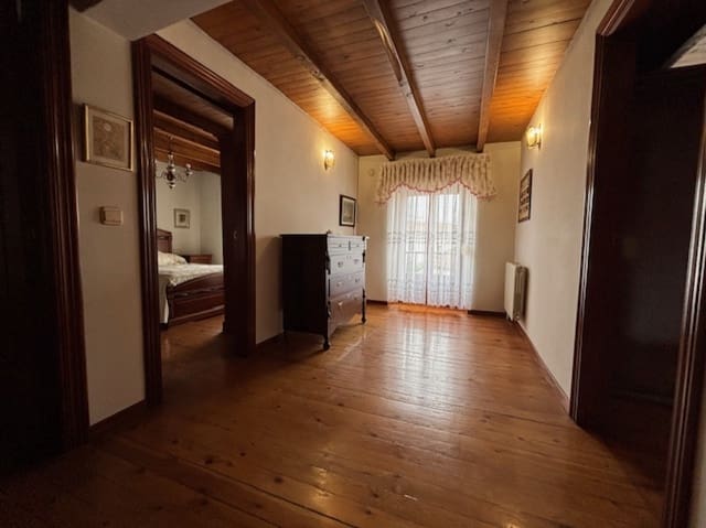 4 soveværelse Villa til salg i Micieces de Ojeda med garage - € 120.000 (Ref: 9077818)