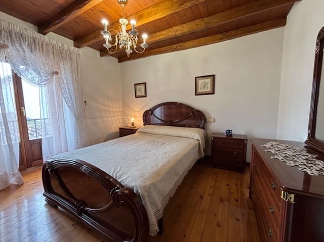 4 soveværelse Villa til salg i Micieces de Ojeda med garage - € 120.000 (Ref: 9077818)