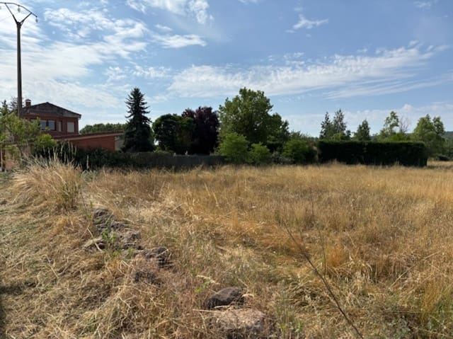 Tomt till salu i Salinas de Pisuerga - 80 000 € (Ref: 9108509)