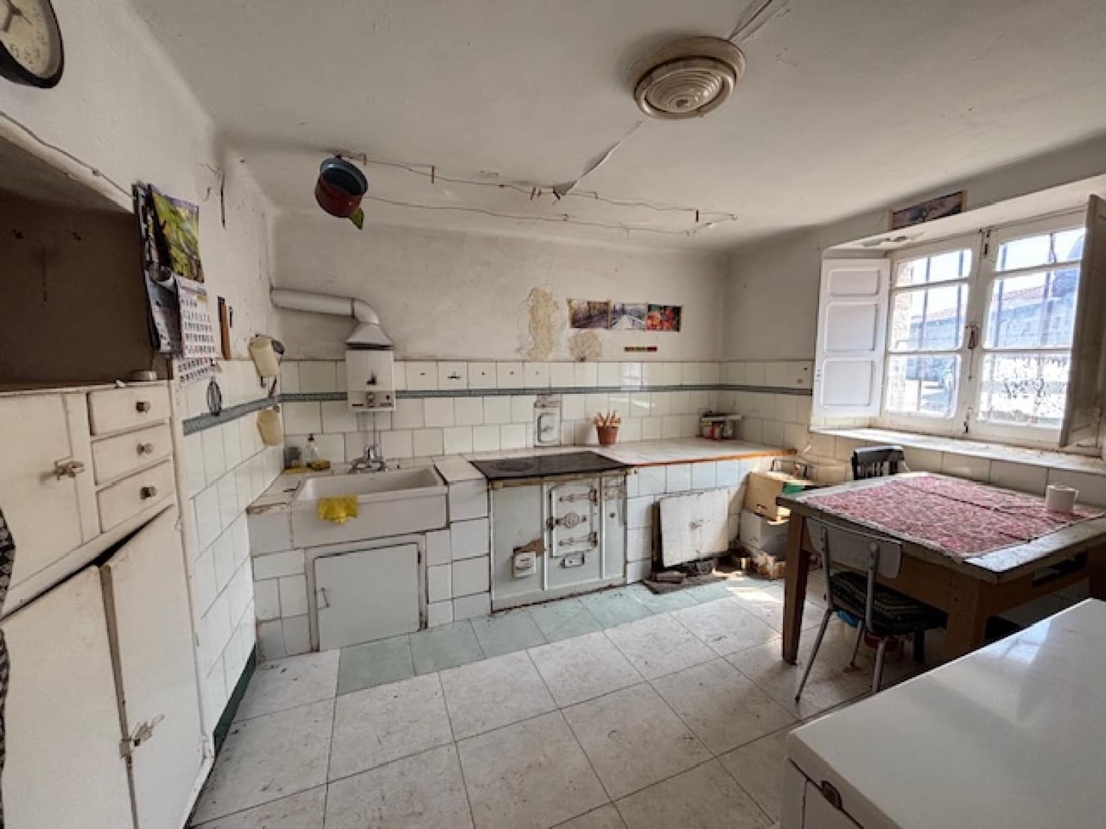 4 soveværelse Villa til salg i Cervera de Pisuerga med garage - € 80.000 (Ref: 9108510)