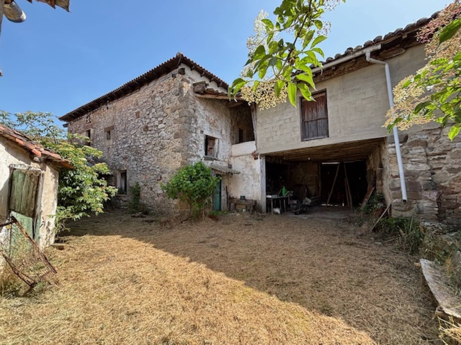 4 soveværelse Villa til salg i Cervera de Pisuerga med garage - € 80.000 (Ref: 9108510)