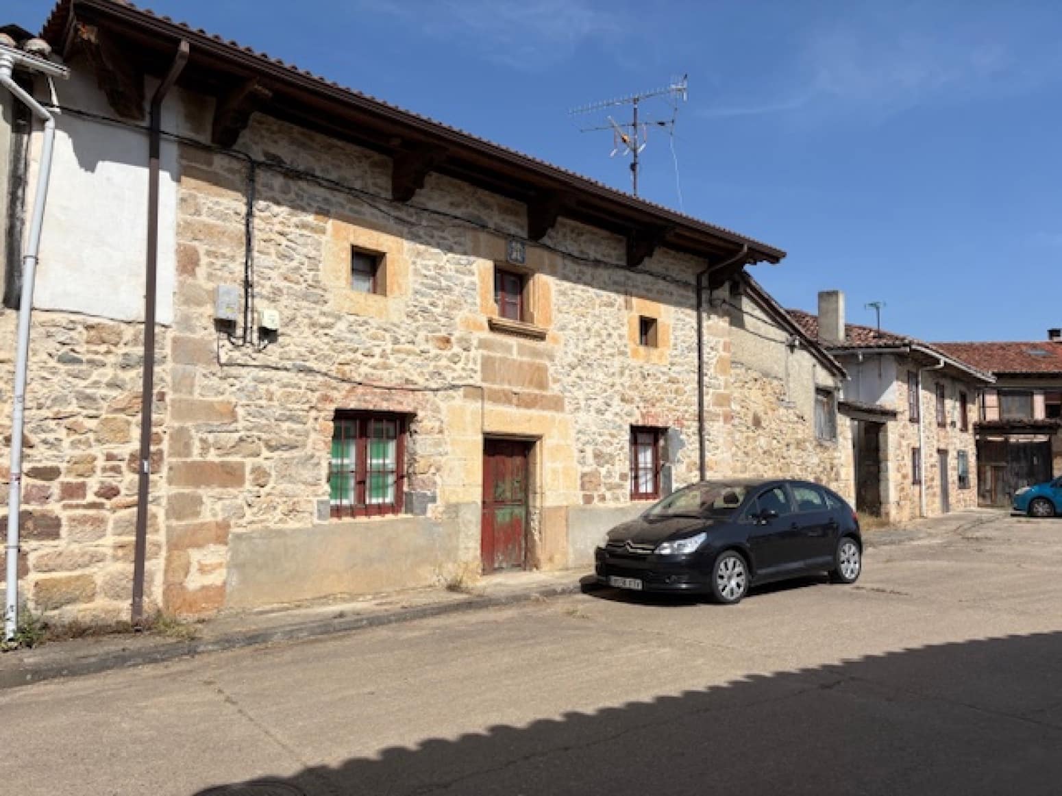 4 soveværelse Villa til salg i Cervera de Pisuerga med garage - € 80.000 (Ref: 9108510)